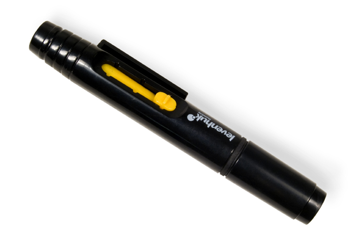 Чистящий карандащ Levenhuk Cleaning Pen LP10