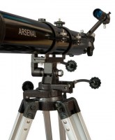 Телескоп оснащен металлическим реечным фокусером, а также оптическим искателем 6х30 с визирным перекрестием для более простого прицеливания и наведения телескопа на объект.
